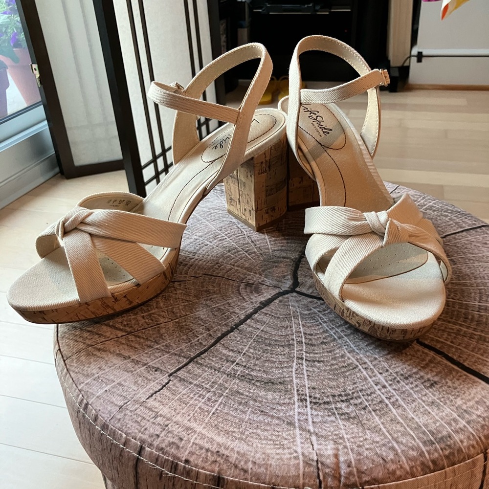 Like new size 11 Lifestride Lucky heeled sandal - Picture 3 of 9